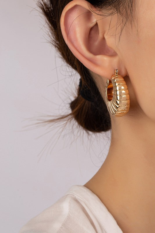 Lightweight puffy clam shell pattern hoop earrings online exclusive